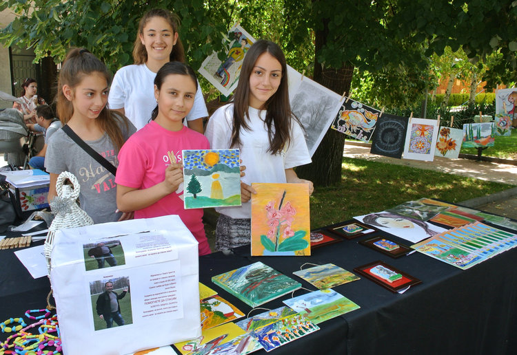 Благотворителен базар за Жоро пред зала Дружба, довечера голям концерт