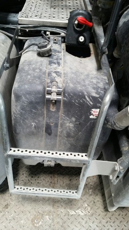 Пловдивчанин трафикант на цигари изгоря с близо 3 бона