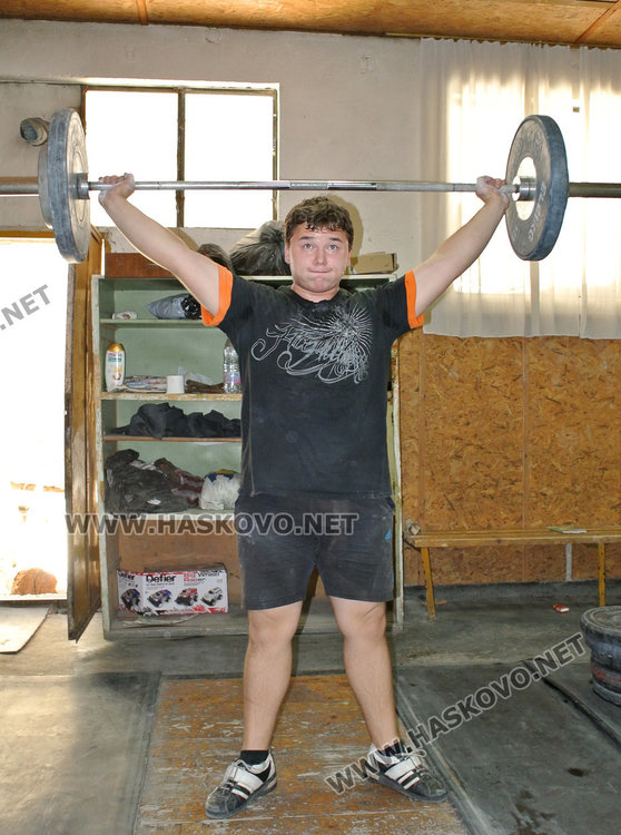 Силоваци от 35 до +110 кг на Държавното по щанги в Дружба