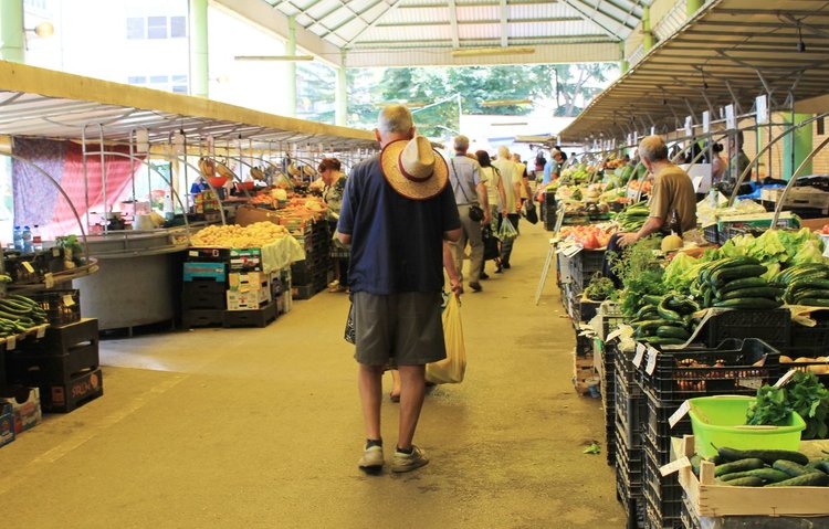 Опашка за череши на Зеленчуков пазар преди Черешова задушница