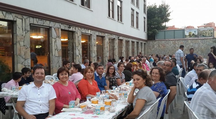 ДПС даде ифтар в Турция