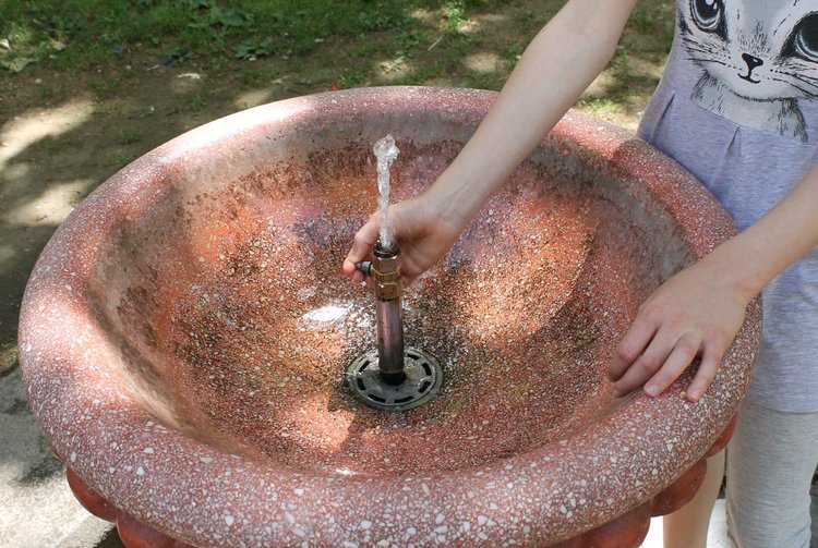 В центъра на Димитровград чешвите работят