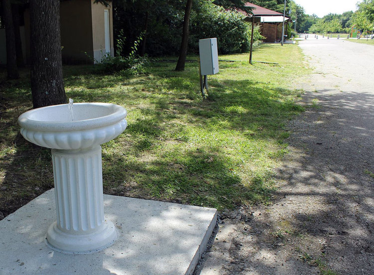 Две нови чешми на Кенана, пуснаха и тази пред ЦУМ-а