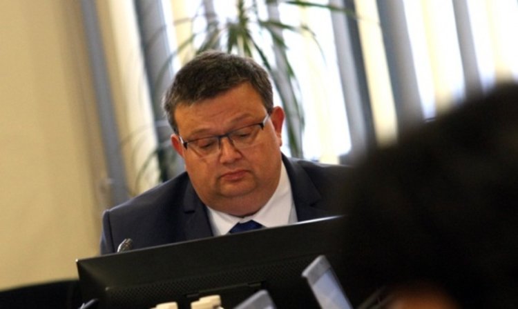 Още двама обвинени за стрелбата по Митьо Очите