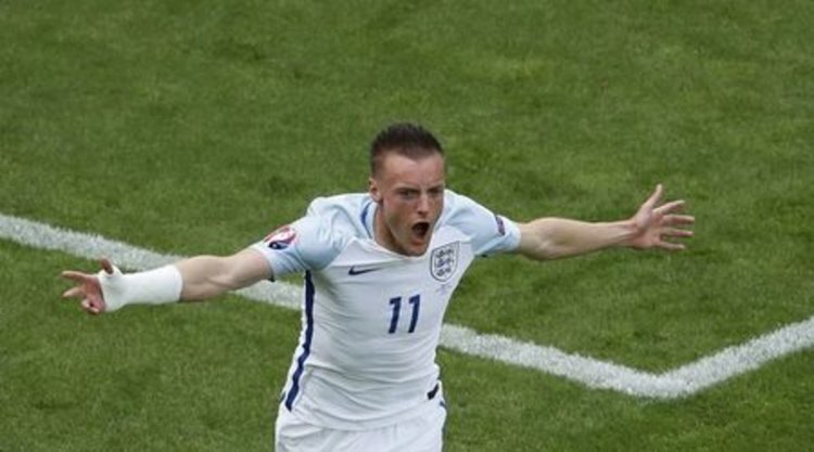 Резервите Стъридж и Варди изведоха Англия до исторически обрат срещу Уелс