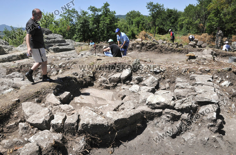 Археолози от БАН проучват светилище от ранга на Перперикон край с. Ангел войвода