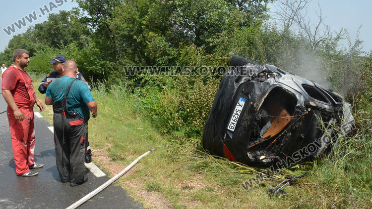 Млада хасковлийка обърна и запали Пежо до Баните
