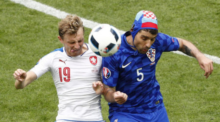Хърватия изпусна победата след късен подем на Чехия