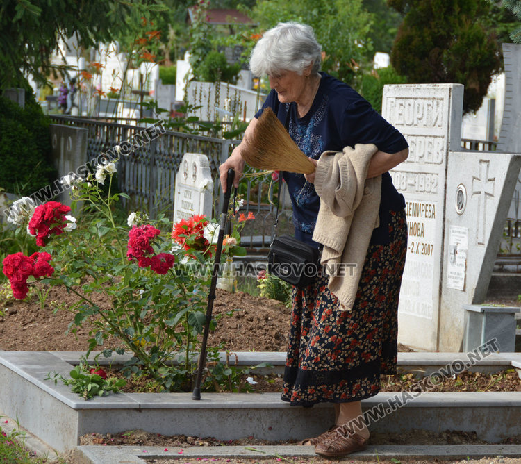 На Черешова задушница хасковлии отдадоха почит към мъртвите