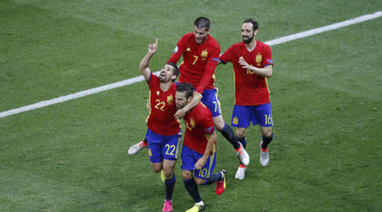Шампионът Испания подчини Турция и е на осминафинал на Евро 2016