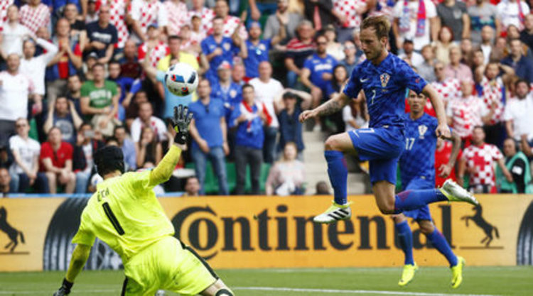 Хърватия изпусна победата след късен подем на Чехия