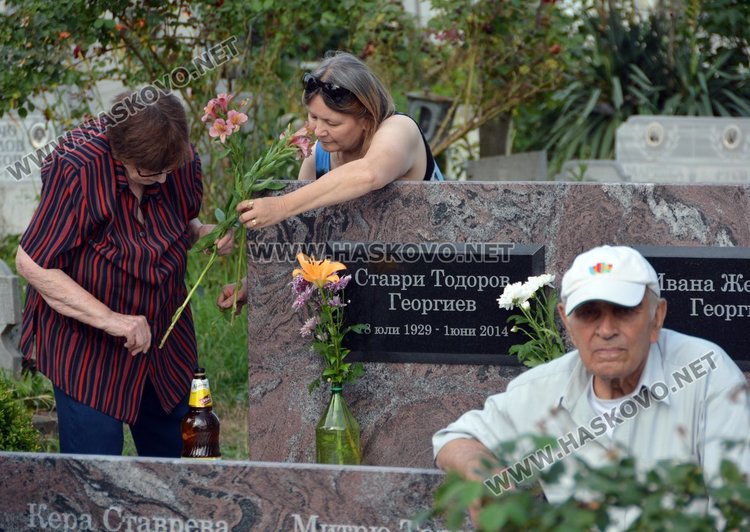 На Черешова задушница хасковлии отдадоха почит към мъртвите