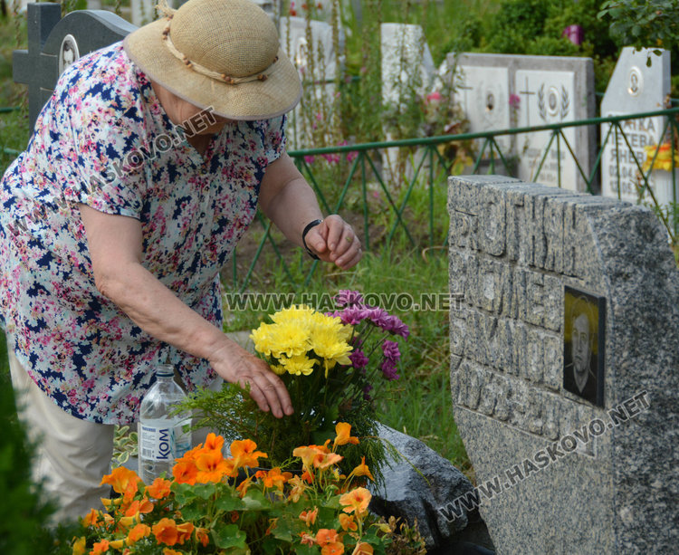 На Черешова задушница хасковлии отдадоха почит към мъртвите