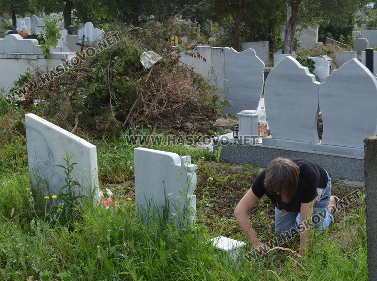 На Черешова задушница хасковлии отдадоха почит към мъртвите