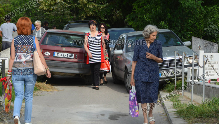 На Черешова задушница хасковлии отдадоха почит към мъртвите