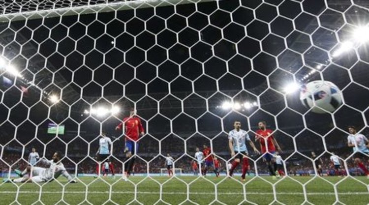 Шампионът Испания подчини Турция и е на осминафинал на Евро 2016