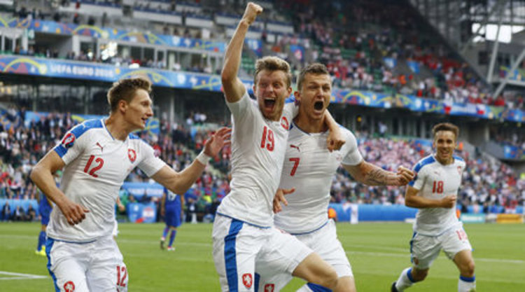 Хърватия изпусна победата след късен подем на Чехия