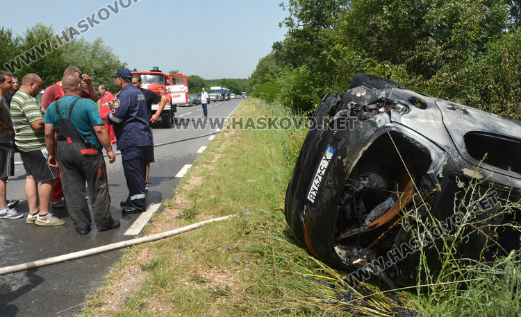 Млада хасковлийка обърна и запали Пежо до Баните