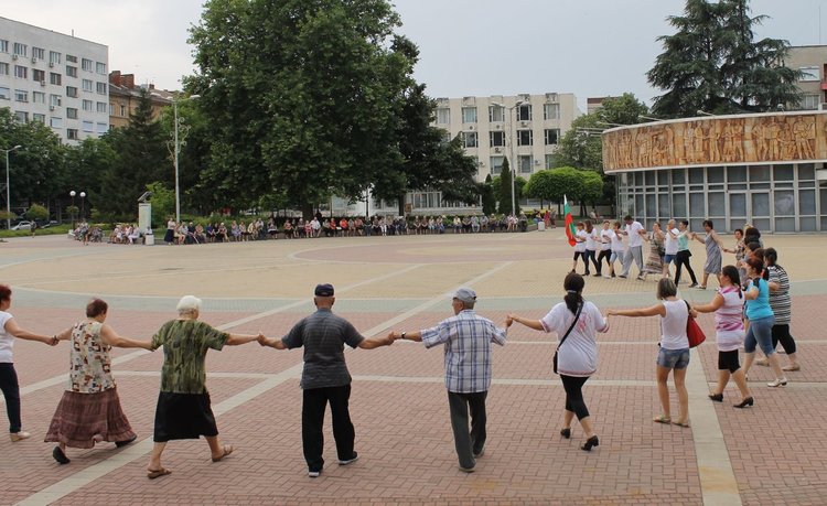 138 лв. набра общоградското хоро в Димитровград за #Спаси Жоро