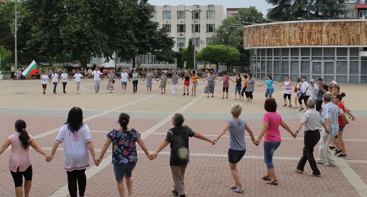 138 лв. набра общоградското хоро в Димитровград за #Спаси Жоро