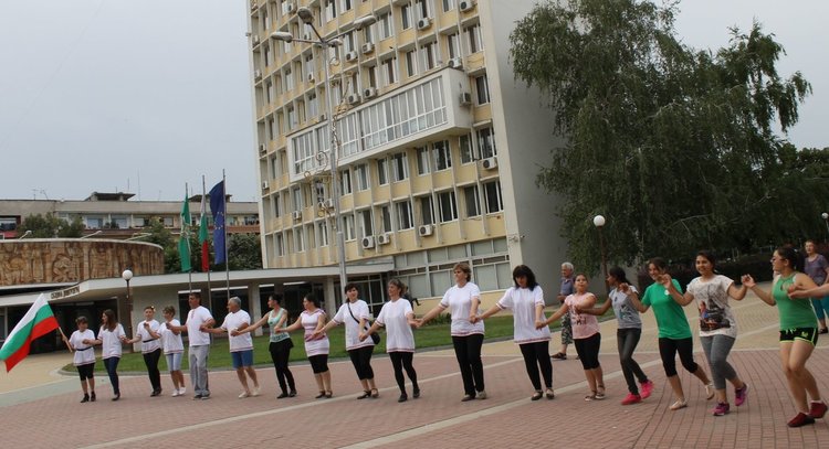 138 лв. набра общоградското хоро в Димитровград за #Спаси Жоро