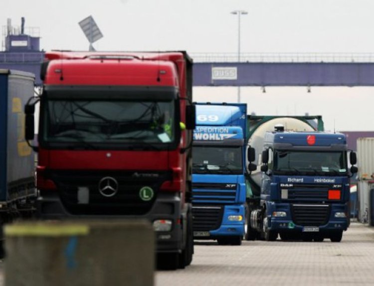 Превозвачи на протест - плащат такса, за да влязат в Пловдивската митница  