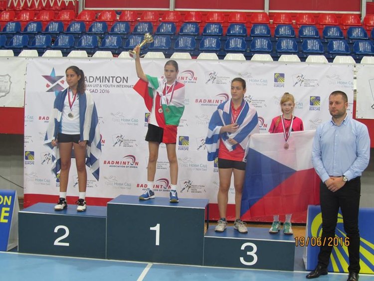 С куп медали се завърнаха от Нови Сад бадминтонистите на клуб „Атлет“
