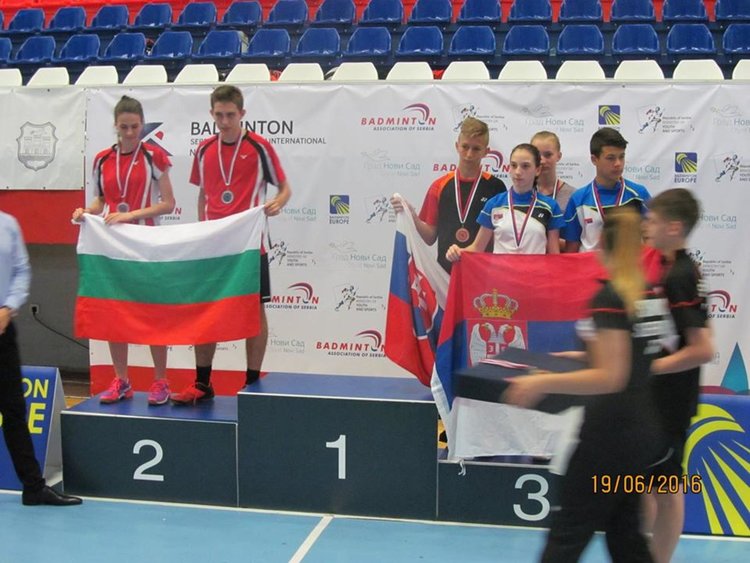 С куп медали се завърнаха от Нови Сад бадминтонистите на клуб „Атлет“