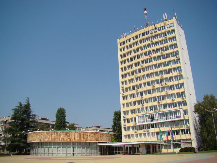 Осигуряват работа младежи по нов проект, свързан с озеленяването