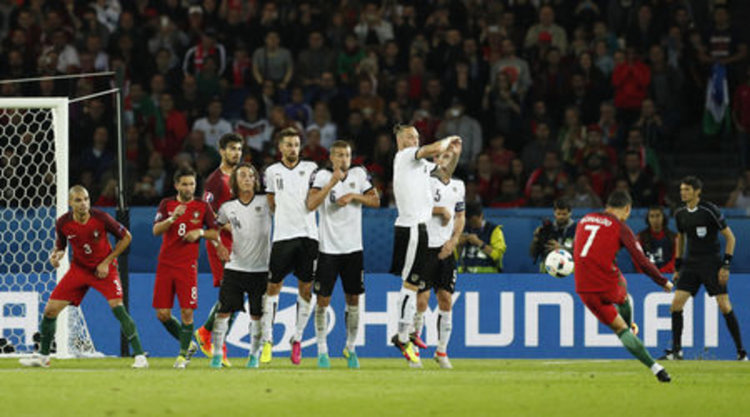 Роналдо пропусна дузпа и остави Португалия без победа на Евро 2016