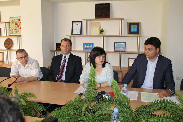 На съвместна пресконференция кметът,председателят на ОбС, шефовете на съда и прокуратурата коментираха казуса