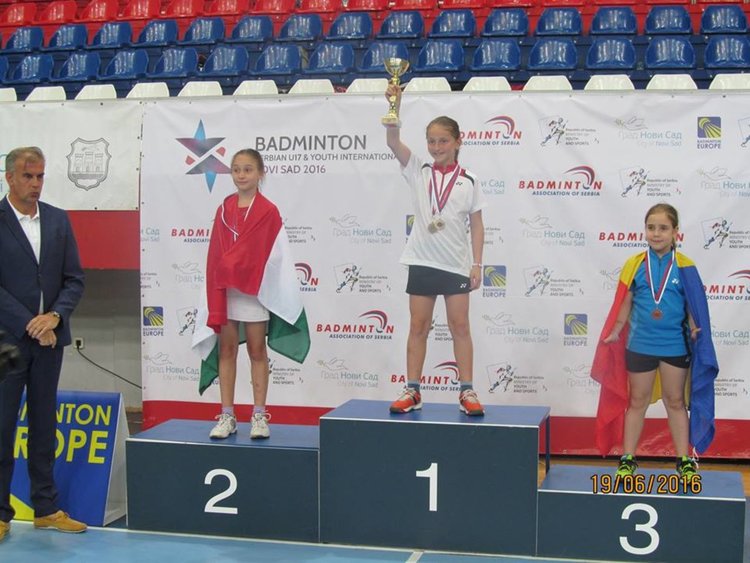 С куп медали се завърнаха от Нови Сад бадминтонистите на клуб „Атлет“