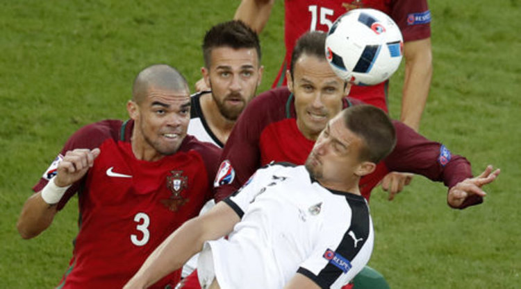 Роналдо пропусна дузпа и остави Португалия без победа на Евро 2016