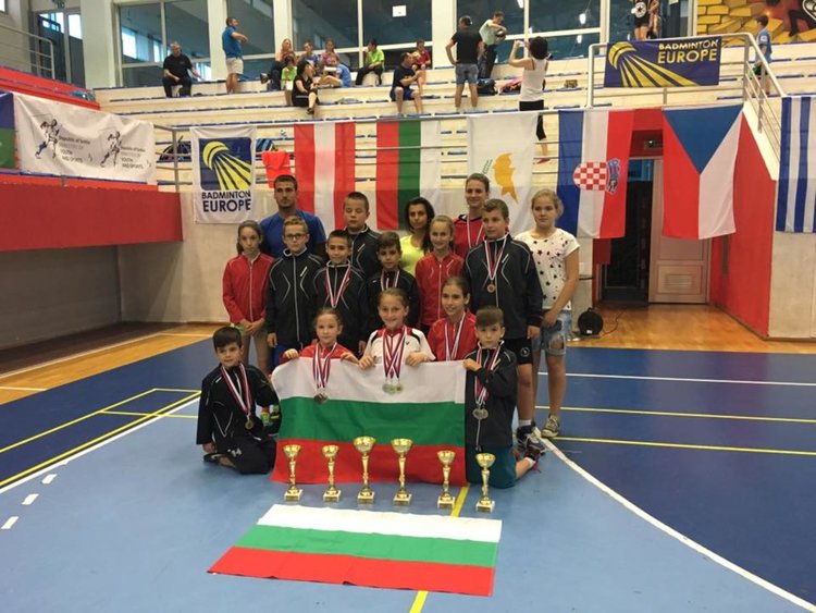 С куп медали се завърнаха от Нови Сад бадминтонистите на клуб „Атлет“