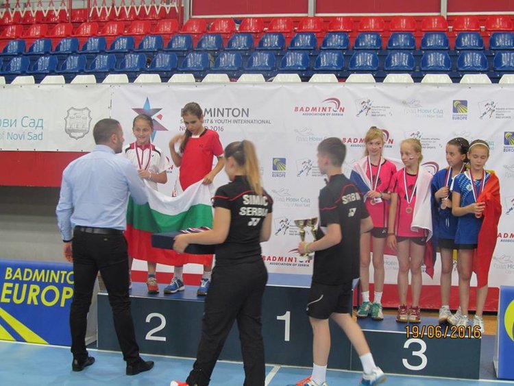 С куп медали се завърнаха от Нови Сад бадминтонистите на клуб „Атлет“