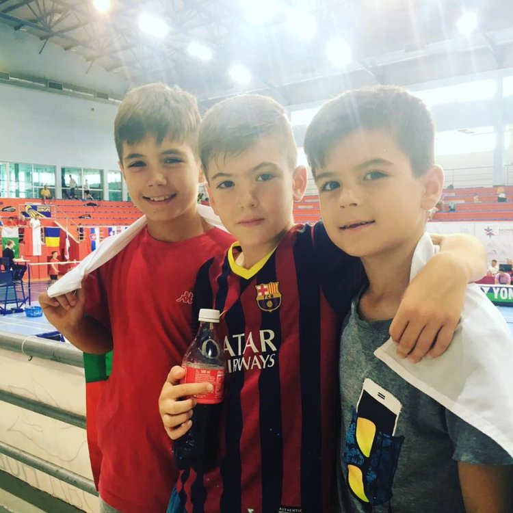 С куп медали се завърнаха от Нови Сад бадминтонистите на клуб „Атлет“