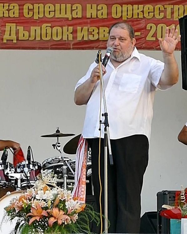 Със заря поздравиха акордеониста Иван Милев