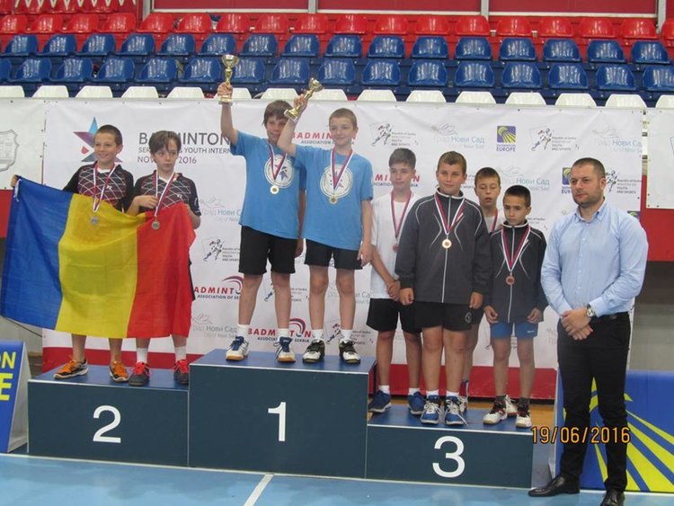 С куп медали се завърнаха от Нови Сад бадминтонистите на клуб „Атлет“