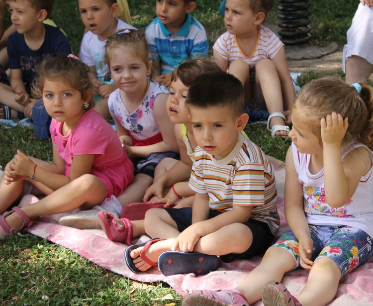 Почетоха популярни детски писатели с празник в ЦДГ №1