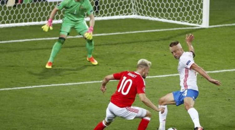 Уелс изпревари Англия за първото място, Словакия ще чака съдбата си