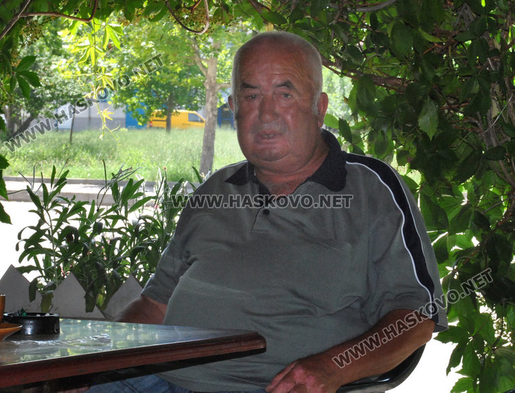 Хората, седнали на кафенето в Болярово казват, че малко помалко страхът обзема квартала 