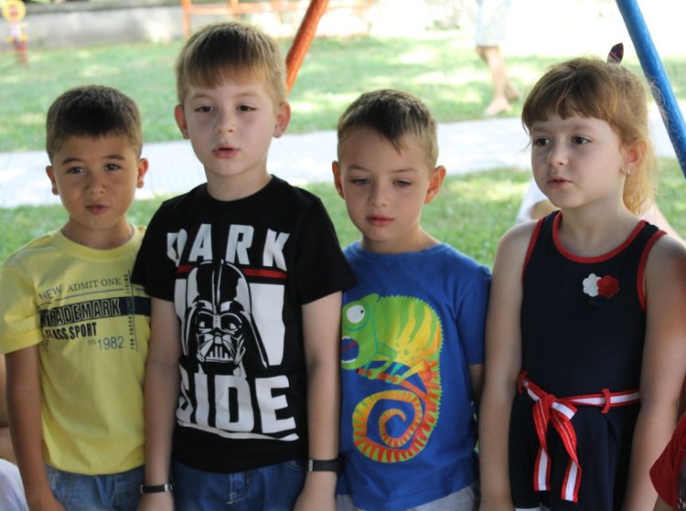 Почетоха популярни детски писатели с празник в ЦДГ №1