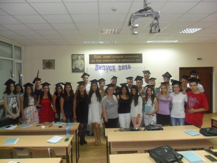 Гимназията по туризъм връчва дипломи на 40-тия юбилеен випуск