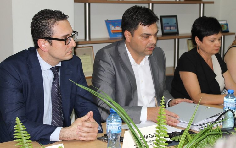 Шефът на Агенцията по инвестиции Стамен Янев и Иво Димов