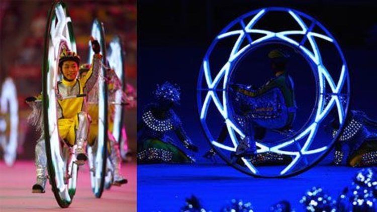 На Олимпиадата в Пекин лайт шоуто бе с участието на моноколела