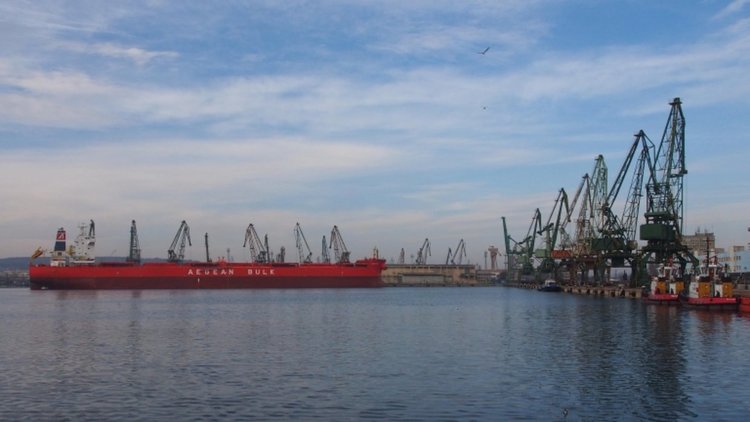 Фалшиви дрехи и чанти за 4 млн. лв. иззеха полицаи