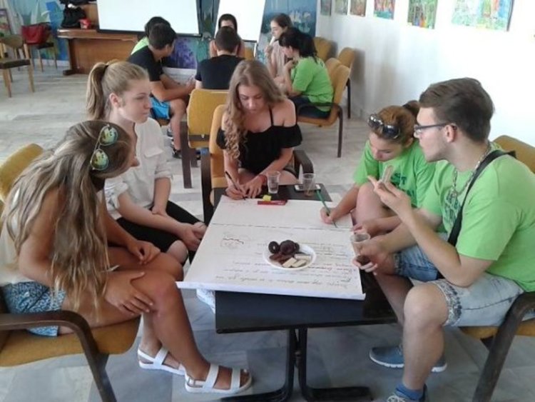 „Световно кафене“ на тема „Информираният човек се манипулира трудно“