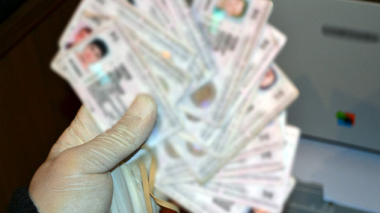 Личните карти ще имат чип, сменят ги поетапно