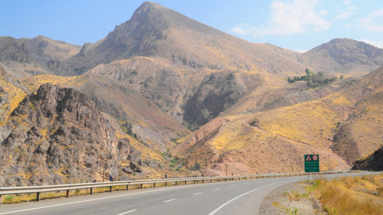 В Иран 19 загинали при падане на автобус в клисура