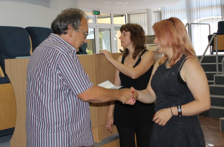 20 каравеловци взеха дипломи за средно образование